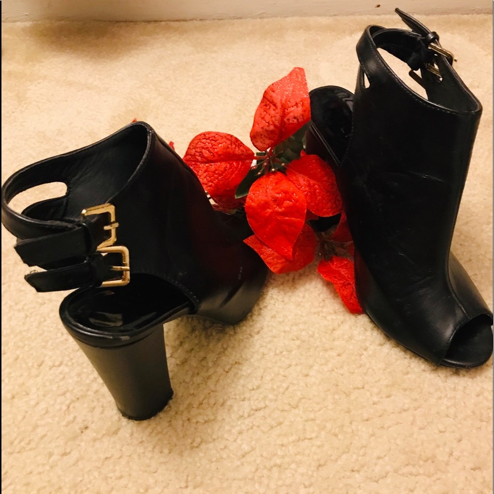 Black heels 👠 like new , zapatos altos!